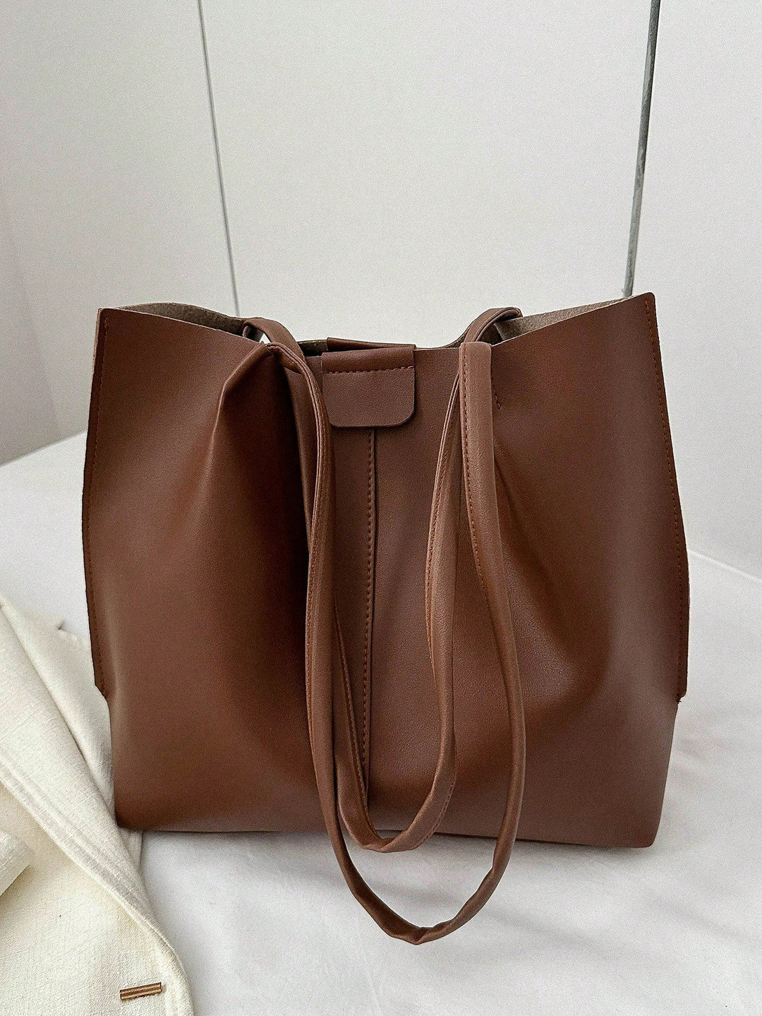 Sac à bandoulière noir élégant pour femmes - Durable, spacieux, bandoulière réglable